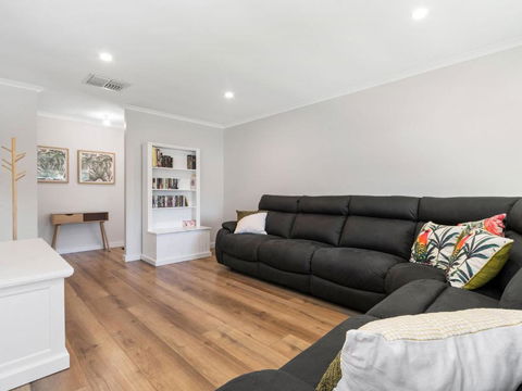 Rosebud Family Escape On Laurens - Tourism Canberra 4