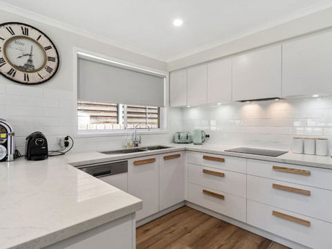 Rosebud Family Escape On Laurens - Tourism Canberra 3