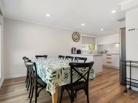Rosebud Family Escape On Laurens - Tourism Canberra 1