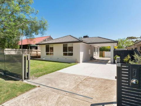 Rosebud Family Escape On Laurens - Tourism Canberra 6