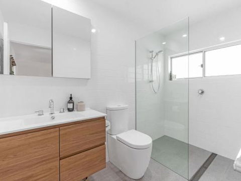 MOBYS At HYAMS Hyams Beach 4pm Check Out Sundays - Tourism Canberra 2