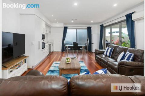 HIGH TIDES On ELLISTON - Tourism Canberra 1