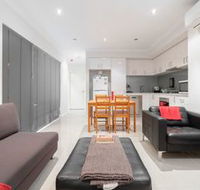 Conveniently Located Luxury Home 10 Mins from CBD
