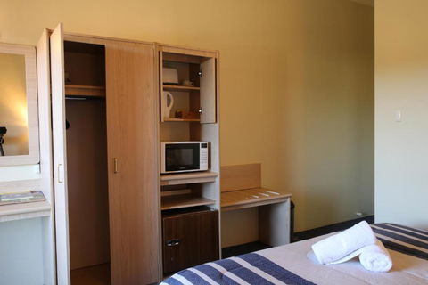 Blue Mountain Motel - Tourism Canberra 2
