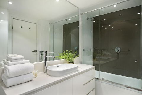 H Residences 2 Bedroom Ocean View In Surfers Paradise - Tourism Canberra 4