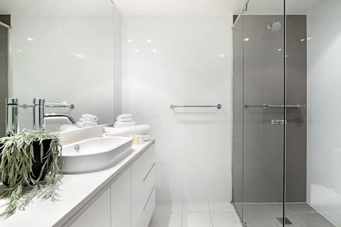 H Residences 2 Bedroom Ocean View In Surfers Paradise - Tourism Canberra 6