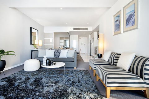 H Residences 2 Bedroom Ocean View In Surfers Paradise - Tourism Canberra 1