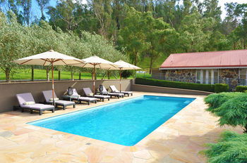 Araluen Lodge & Villas - Tourism Canberra 1