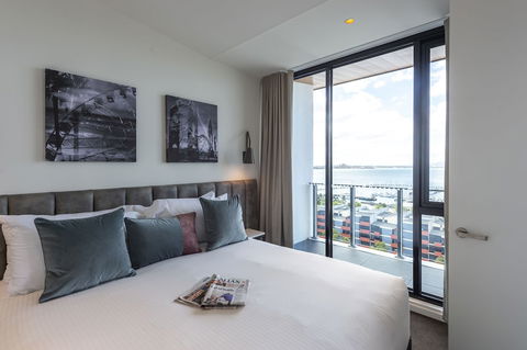 R Hotel Geelong - Tourism Canberra 3