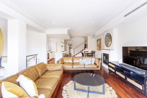 Cottesloe Aqua Retreat - Executive Escapes - Tourism Canberra 0