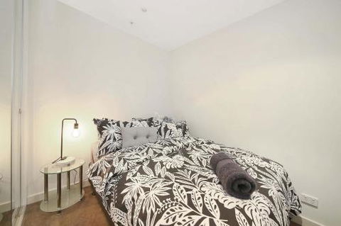 A Cozy 2BR CBD Apartment Near Bourke St. Mall - Tourism Canberra 1