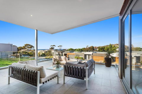 Azure Oasis - Tourism Canberra 2