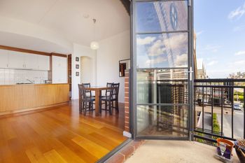 Stylish Inner City Apartment - Tourism Canberra 0