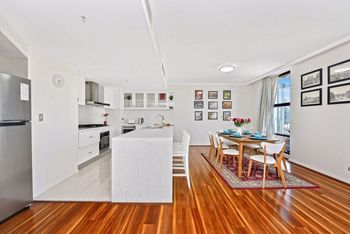 Deluxe Sydney Central Penthouse With Pool & Gym - Tourism Canberra 2