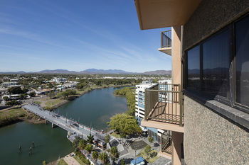 Holiday Inn Townsville - Tourism Canberra 3
