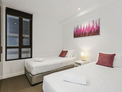 CHARLOTTE Manhatten Building Near Spencer St. & Southern Cross Station - Tourism Canberra 0