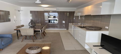 Airtrip Apartments On Carlyle St. Mackay - Tourism Canberra 3