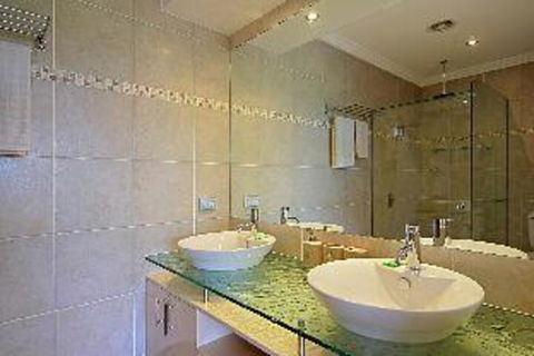 A PERFECT STAY 3 James Cook Apartments - Tourism Canberra 1