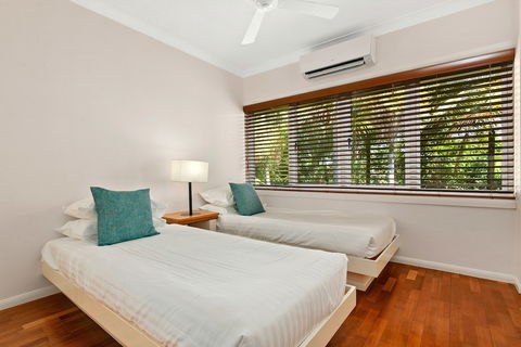 Poolside Apt In Alamanda Beachfront Resort 67 - Tourism Canberra 4