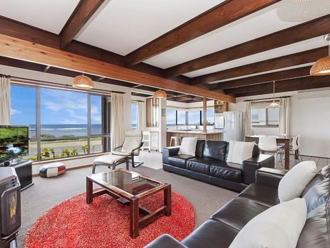 Swimmers Rest - Uninterrupted Panoramic Ocean Views - 1 Bedroom - Tourism Canberra 1