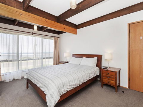 Swimmers Rest - Uninterrupted Panoramic Ocean Views - 1 Bedroom - Tourism Canberra 5