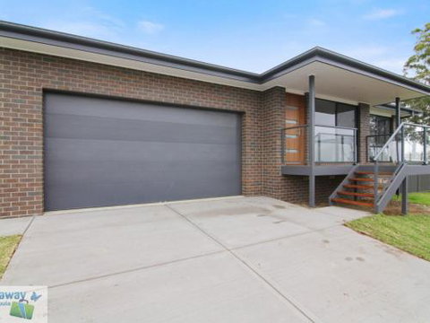 Rays On Elizabeth Parade - Tourism Canberra 1