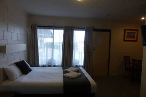 Hilltop Motel - Tourism Canberra 5