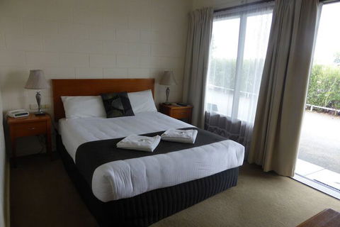Hilltop Motel - Tourism Canberra 4