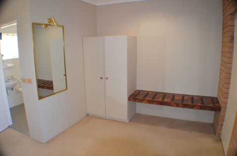 Deer Park Motor Inn - Tourism Canberra 6