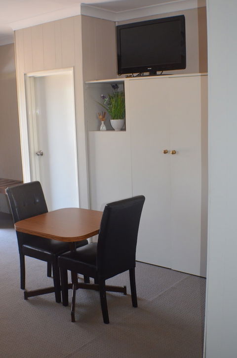 Deer Park Motor Inn - Tourism Canberra 4