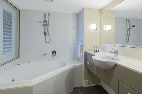 Oaks Hervey Bay Resort And Spa - Tourism Canberra 2