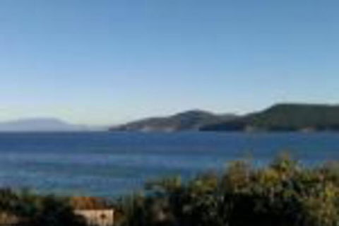 Larus Waterfront Cottage - Tourism Canberra 0