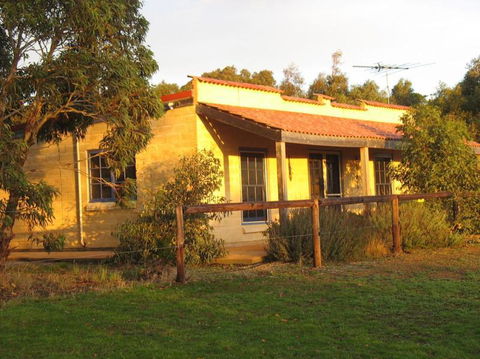 Dees Villa Bed & Breakfast - Tourism Canberra 5