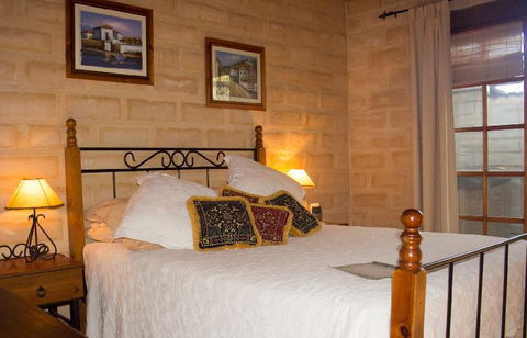 Dees Villa Bed & Breakfast - Tourism Canberra 3