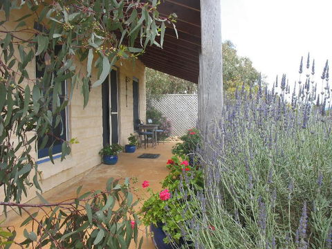 Dees Villa Bed & Breakfast - Tourism Canberra 1