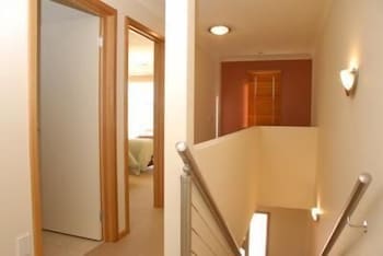 The Lakes Apartments - Tourism Canberra 0