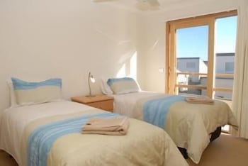 The Lakes Apartments - Tourism Canberra 6