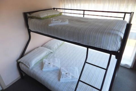 Paradise Holiday Apartments - Tourism Canberra 4