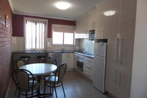 Paradise Holiday Apartments - Tourism Canberra 3