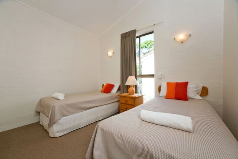 Caralina Court - Tourism Canberra 2