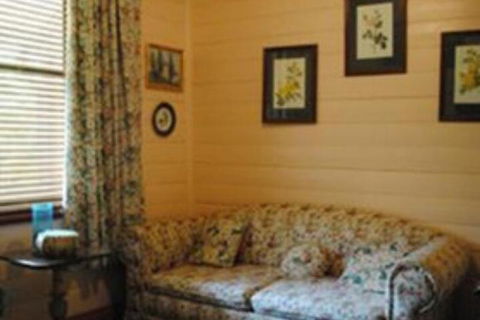Bygone Beautys Cottages - Tourism Canberra 7