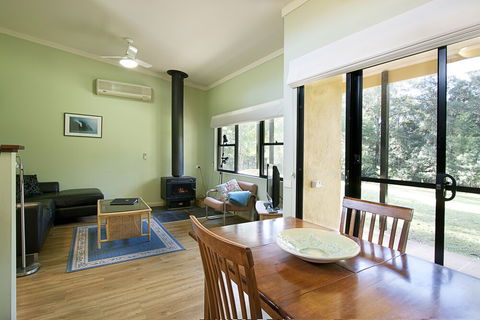 Milton Country Cottages - Tourism Canberra 4