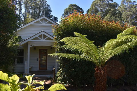 Gatehouse Cottage At Merrow Cottages - Mt Dandenong - Tourism Canberra 0
