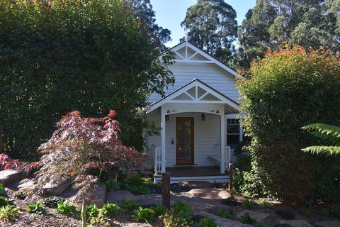 Gatehouse Cottage At Merrow Cottages - Mt Dandenong - Tourism Canberra 1