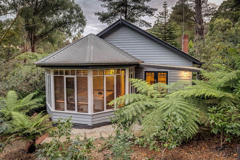 Gatehouse Cottage At Merrow Cottages - Mt Dandenong - Tourism Canberra 2