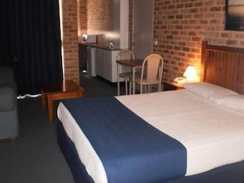 Lake Haven Motor Inn & Palms Restaurant - Tourism Canberra 4