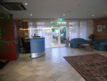 Lake Haven Motor Inn & Palms Restaurant - Tourism Canberra 0