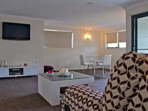 Breeze Bed & Breakfast - Tourism Canberra 5