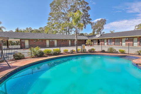 Two Rivers Motel - Tourism Canberra 3