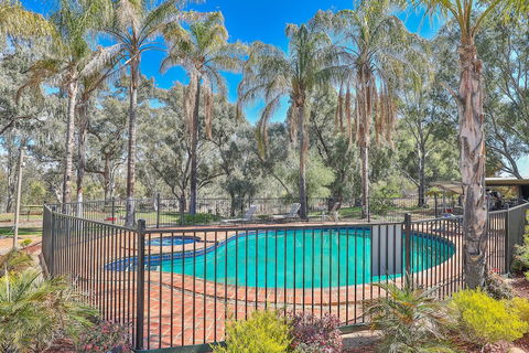 Two Rivers Motel - Tourism Canberra 4